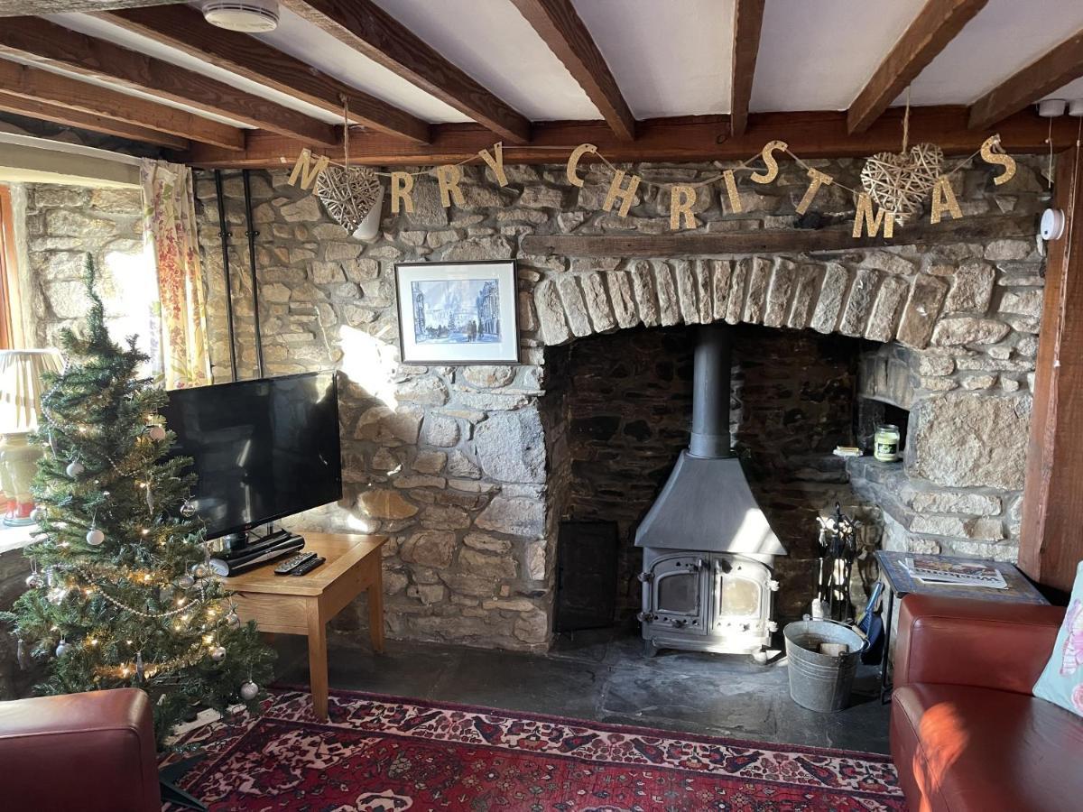 Tunnel Cottages At Blaen-Nant-Y-Groes Farm Aberdare Room photo