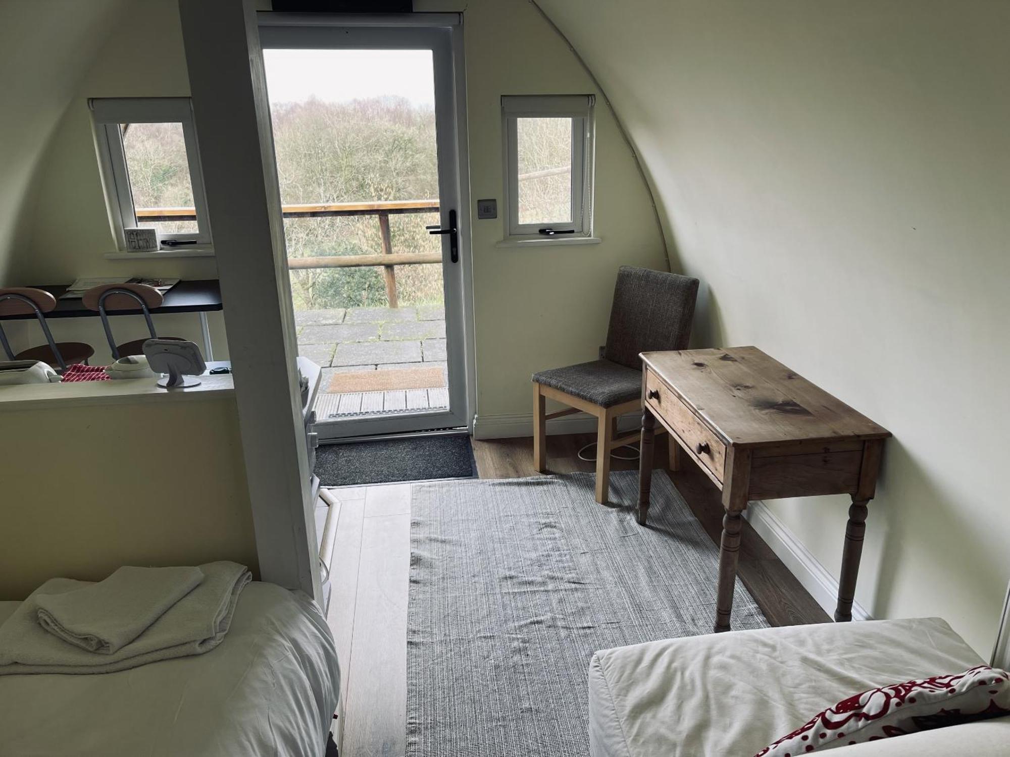Tunnel Cottages At Blaen-Nant-Y-Groes Farm Aberdare Room photo