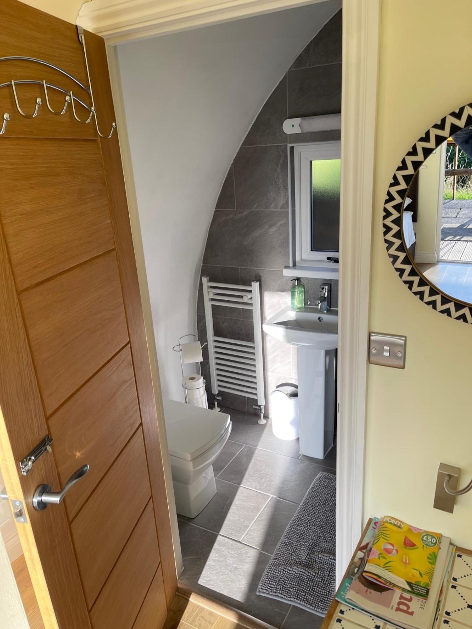 Tunnel Cottages At Blaen-Nant-Y-Groes Farm Aberdare Room photo