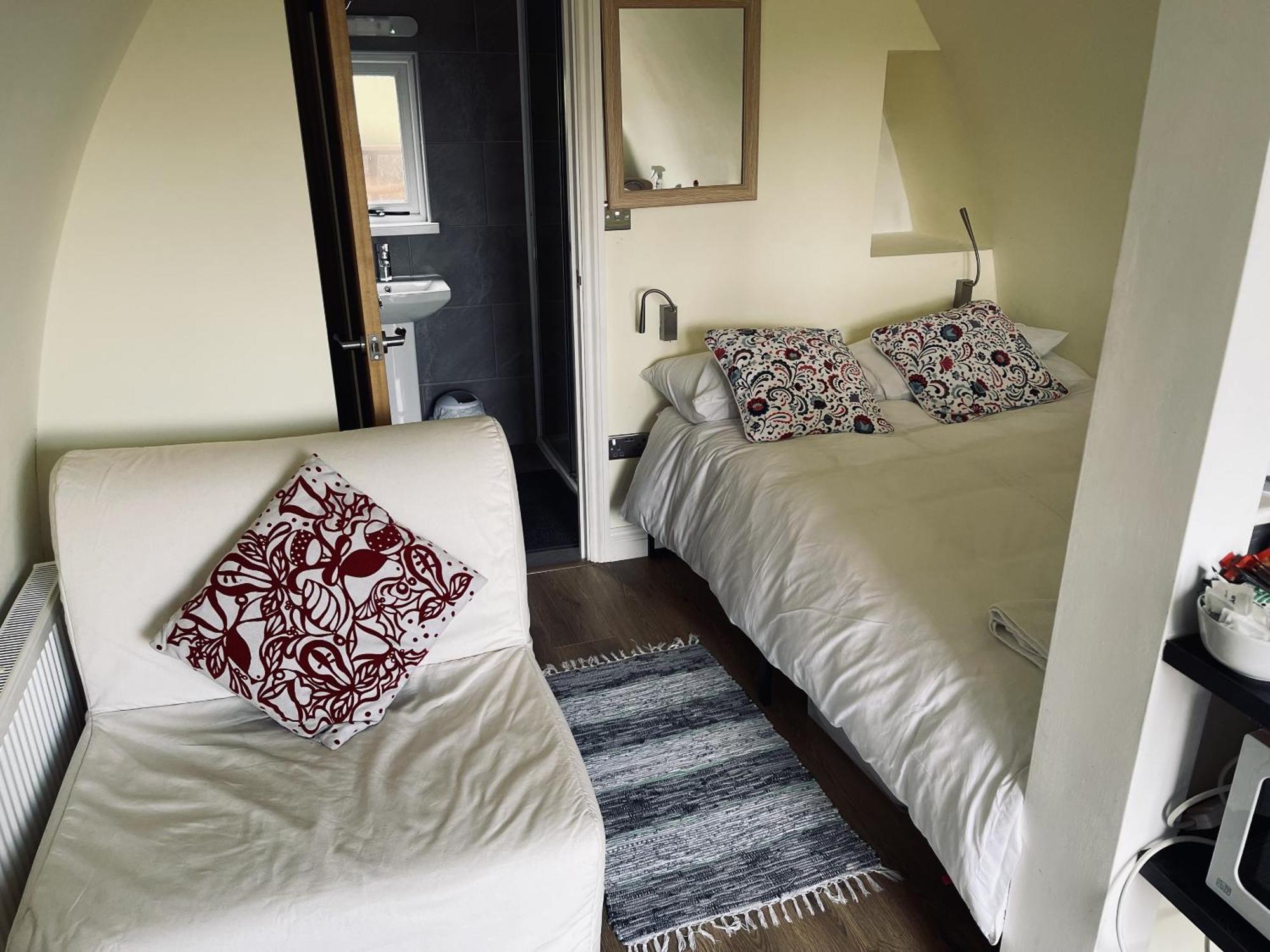 Tunnel Cottages At Blaen-Nant-Y-Groes Farm Aberdare Room photo