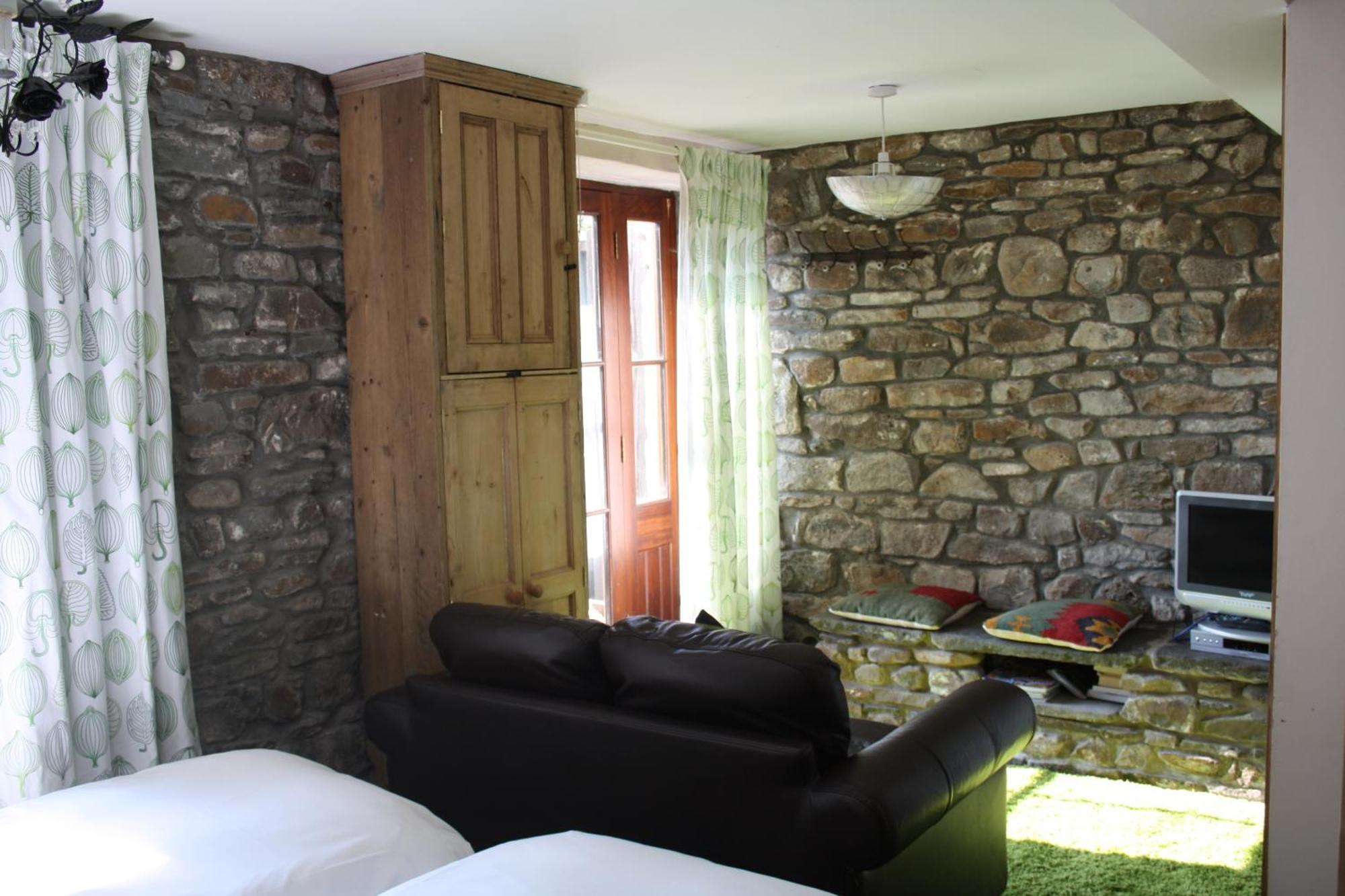 Tunnel Cottages At Blaen-Nant-Y-Groes Farm Aberdare Room photo